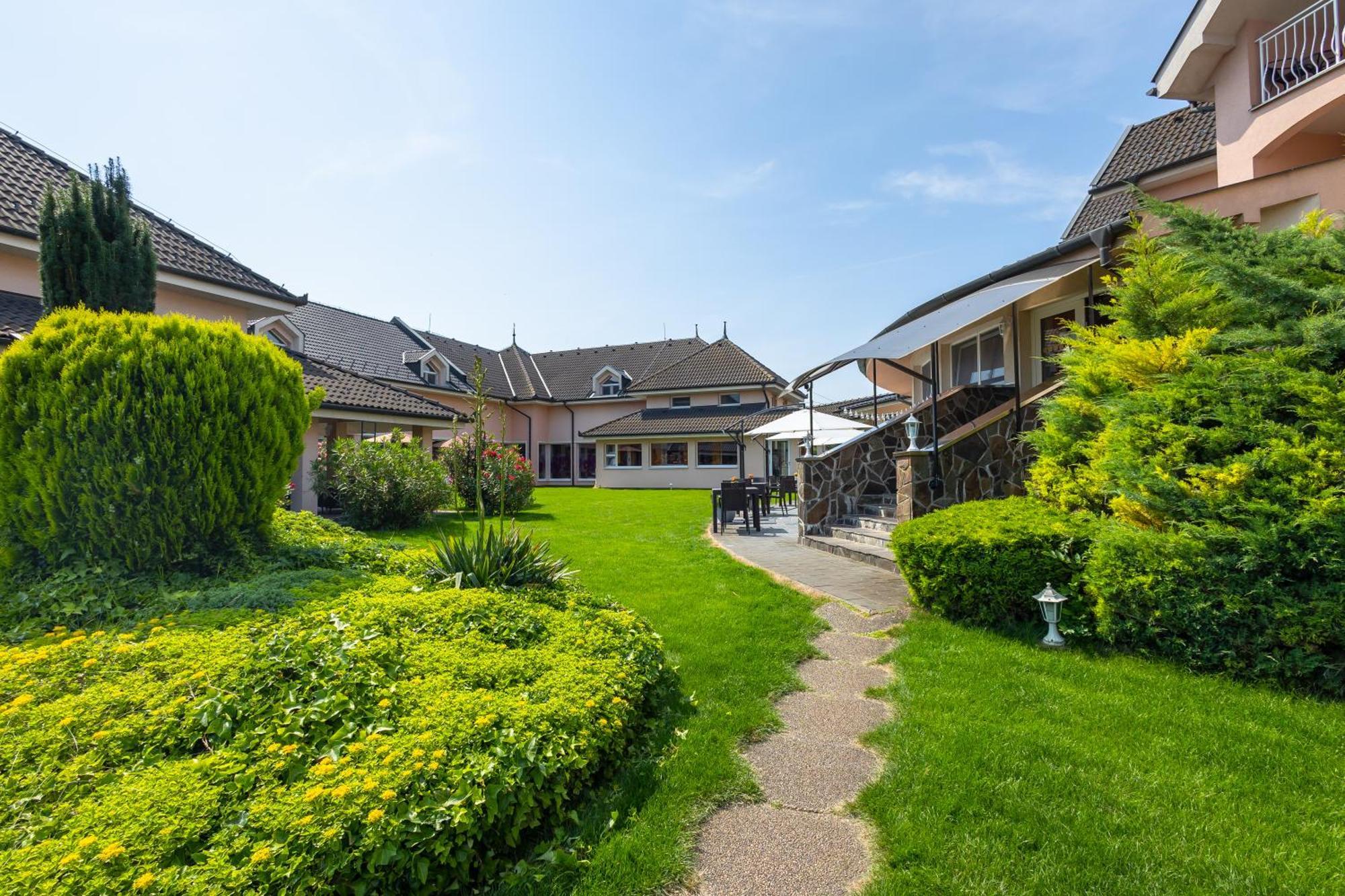 Spa & Wellness Hotel Orchidea Veľký Meder Dış mekan fotoğraf