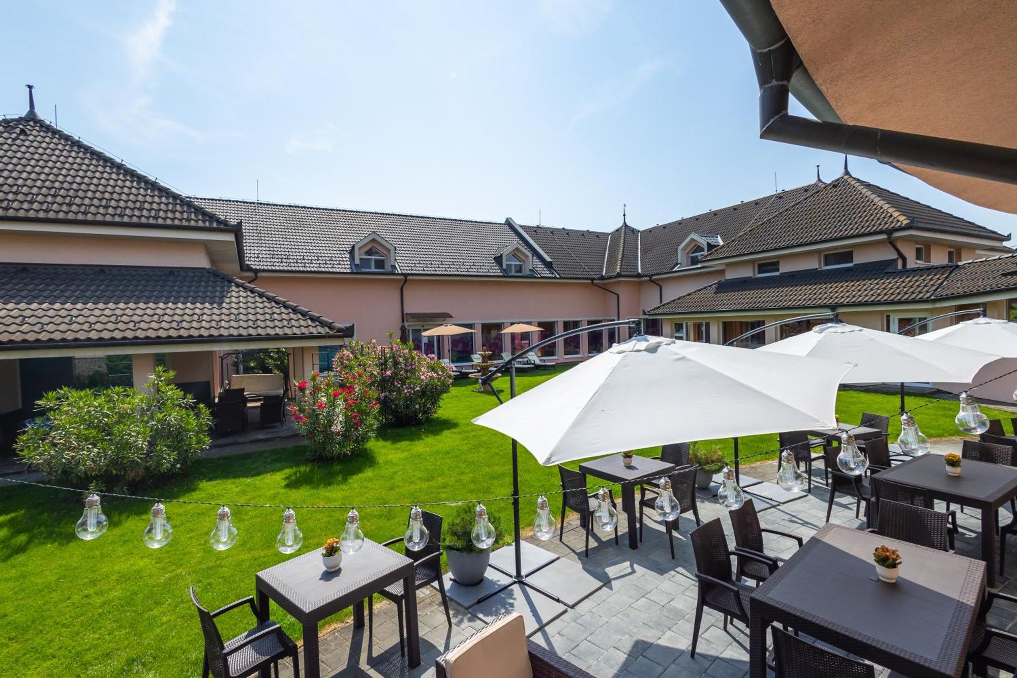 Spa & Wellness Hotel Orchidea Veľký Meder Dış mekan fotoğraf